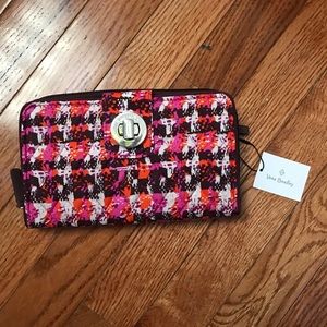 ❌SOLD❌ Vera Bradley RFID Turnlock Wallet